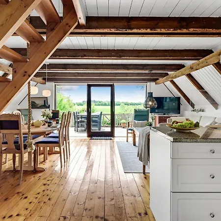 Stunning In With Kitchen بيت للعطل